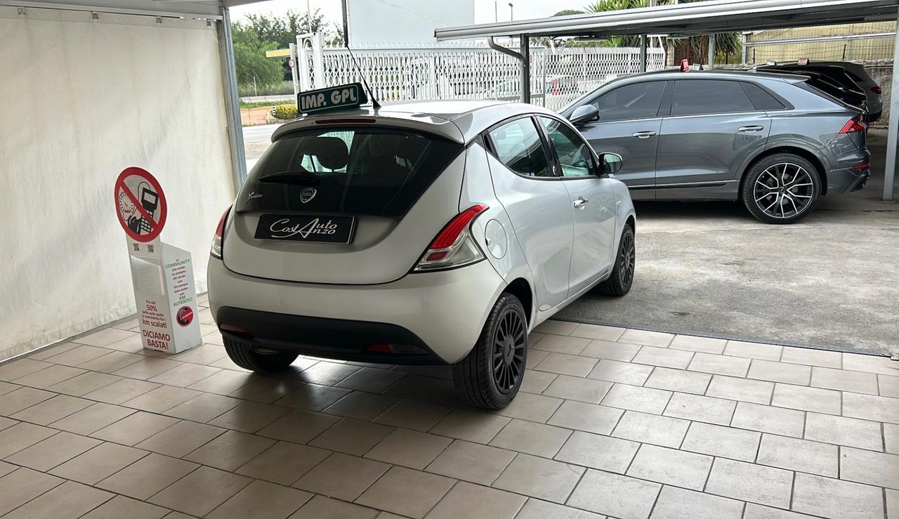 Lancia Ypsilon 1.2 GPL Ecochic Silver 2012