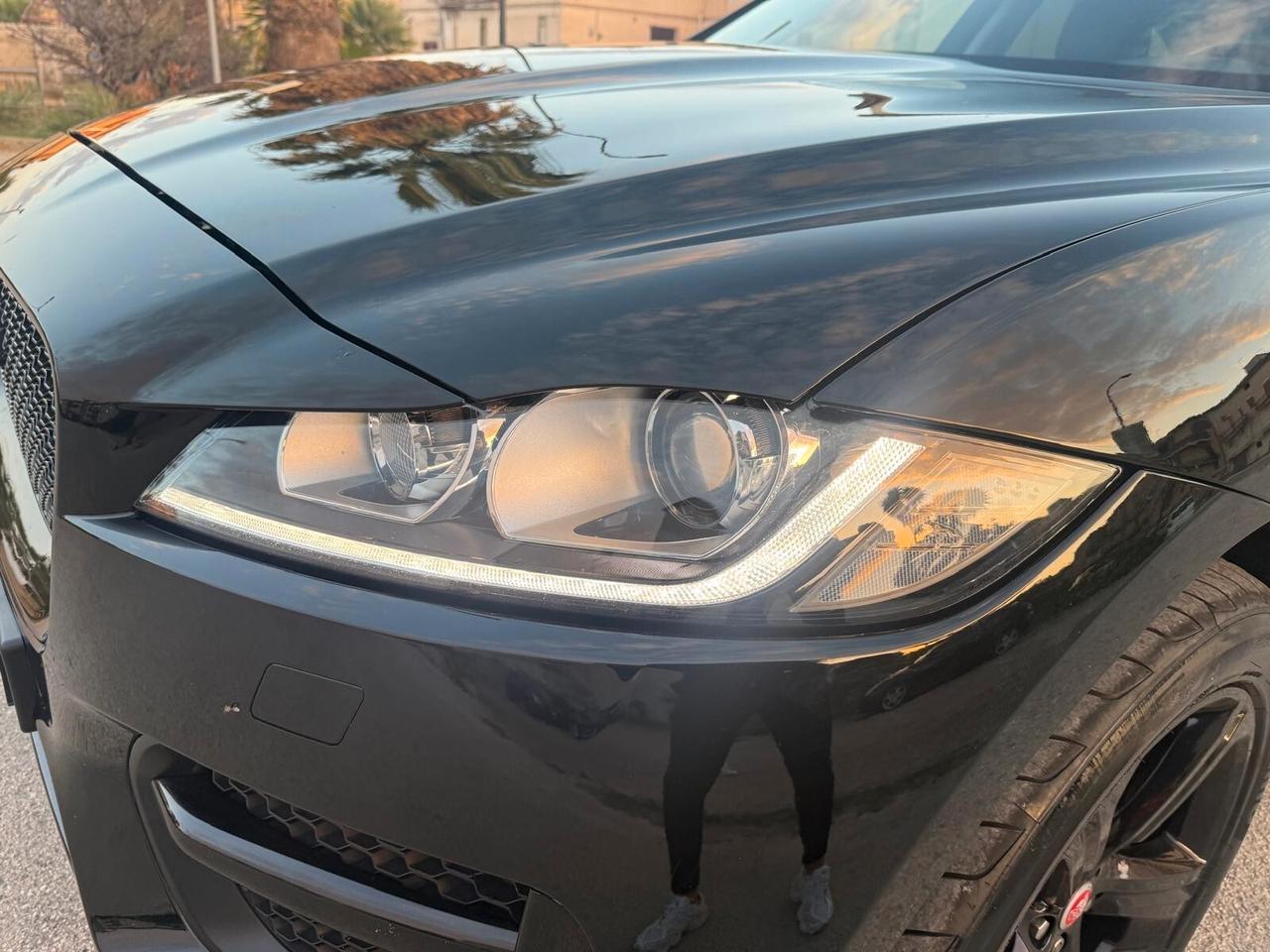 Jaguar F-Pace 2.0 D 180 CV AWD R-Sport