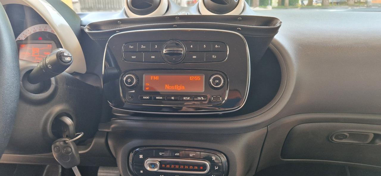 Smart ForTwo 70 1.0 twinamic Youngster cerchi in lega cambio automatico e sequenziale sedili in pelle