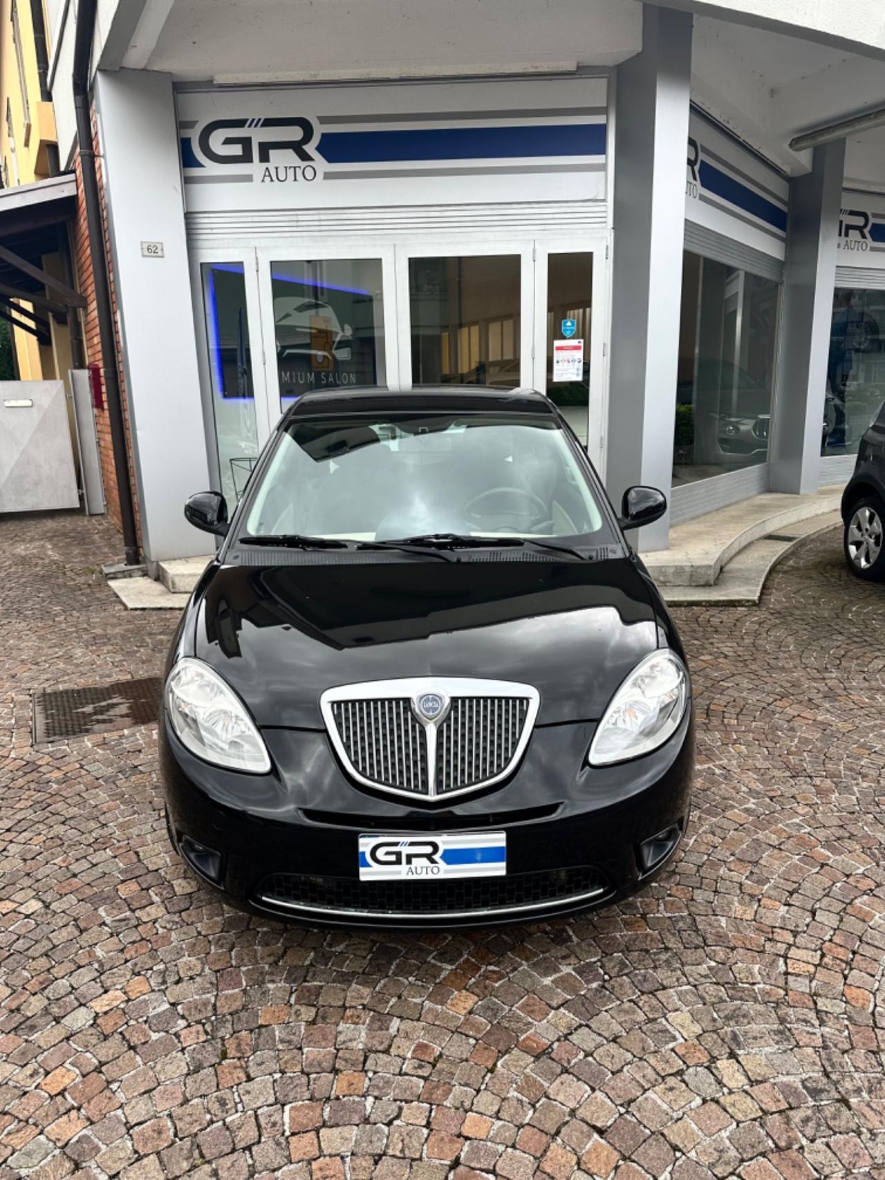 Lancia Ypsilon 1.4Bz 95Cv MomoDesign -Neopatentati