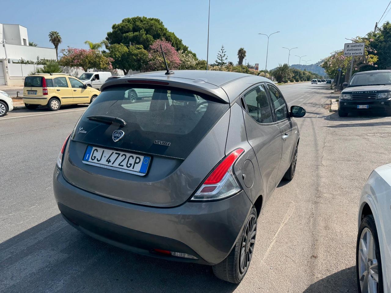 Lancia Ypsilon 1.0 neopatentati