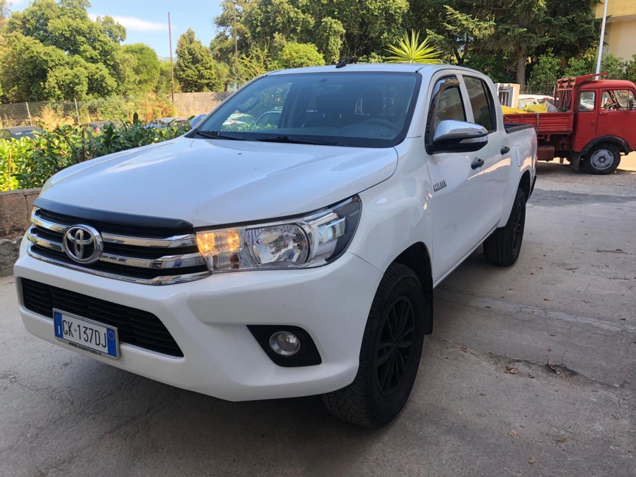 Toyota Hilux 2.4 D-4D 4WD 4 porte Double Cab Lounge