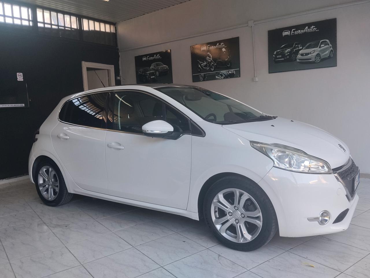 Peugeot 208 1.4 diesel 2013 CON GARANZIA
