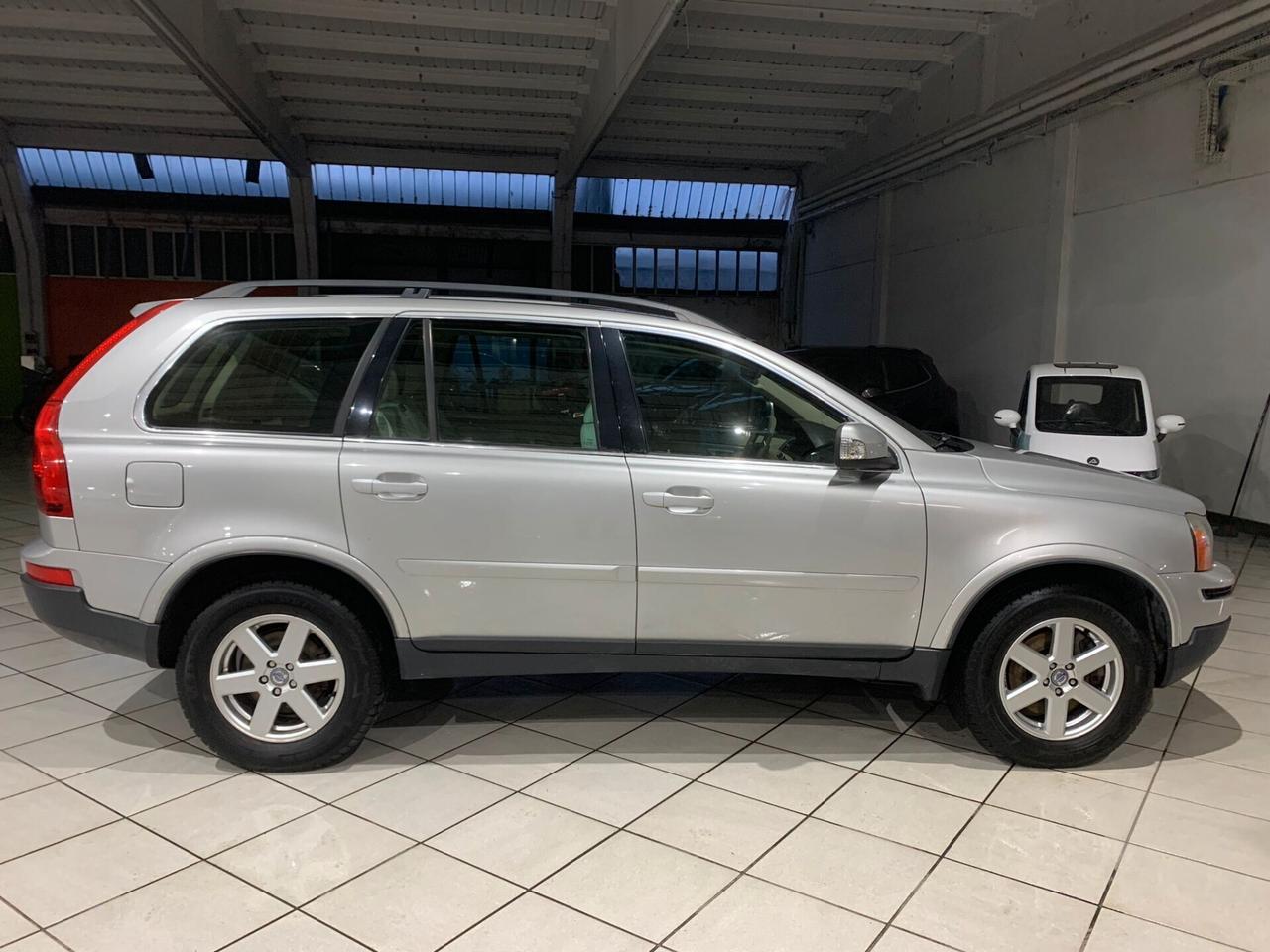 Volvo XC 90 XC90 2.4 D5 185 CV AWD Momentum con IMPIANTO A GPL