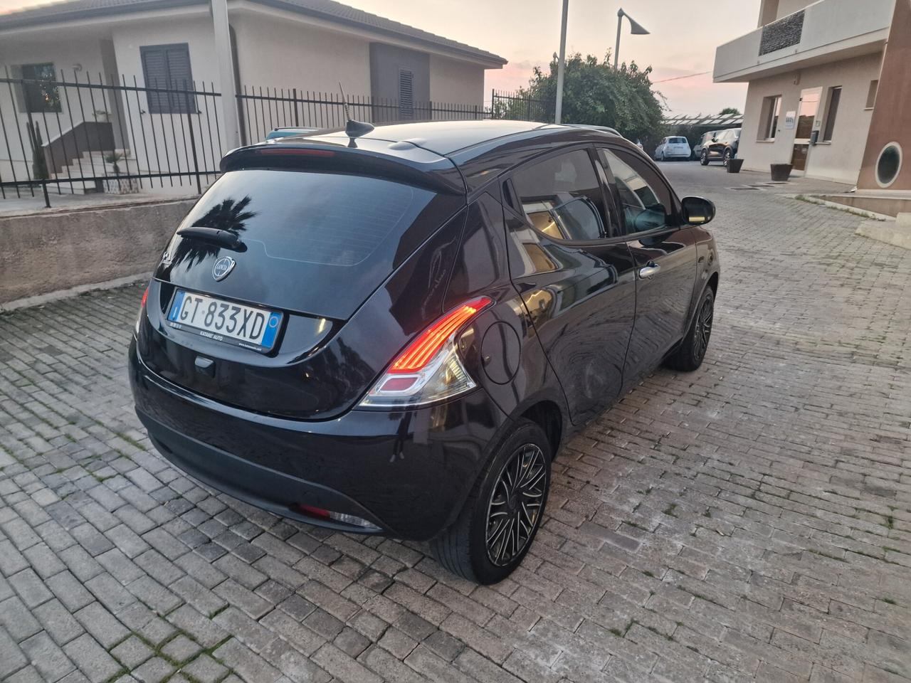 Lancia Ypsilon 1.0 FireFly 5 porte S&S Hybrid Alberta Ferretti