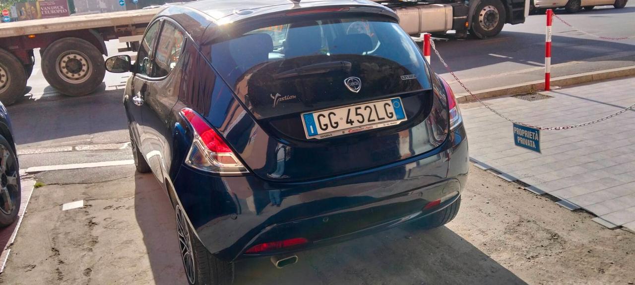 Lancia Ypsilon 1.0 FireFly 5 porte S&S Hybrid Ecochic Silver