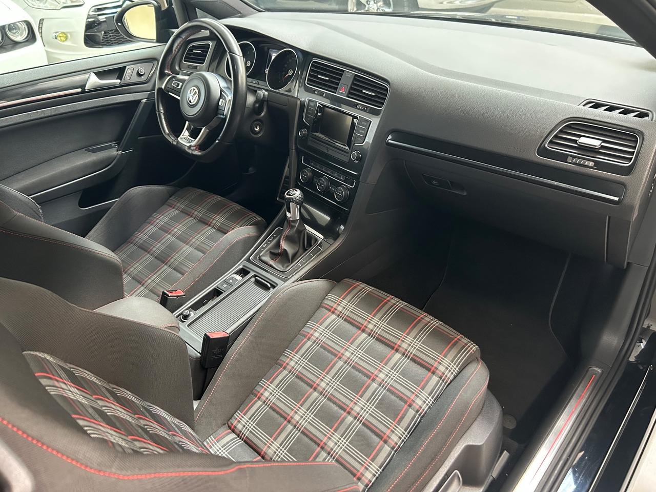 Volkswagen Golf GTI 2.0 TSI 3p.