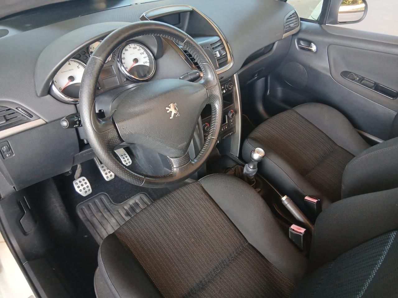Peugeot 207 1.6 VTi 120CV CC Féline