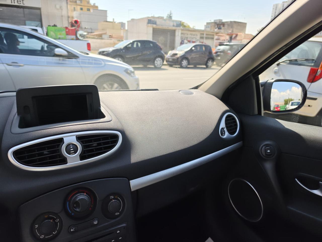 Renault Clio 1.2 16V 5 porte Live! - Anno 2011