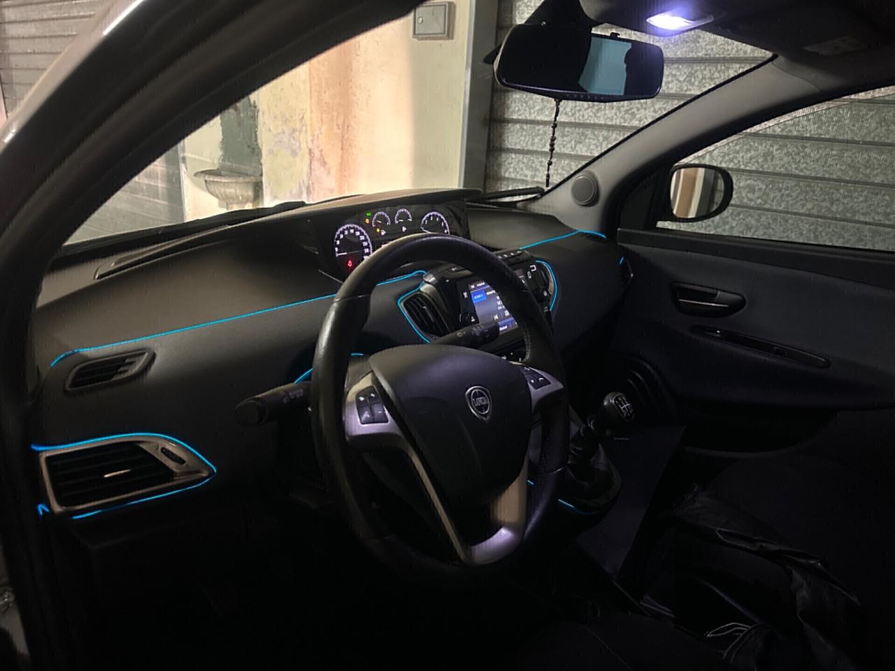 Lancia Ypsilon 1.0 FireFly 5 porte S&S Hybrid Ecochic Silver