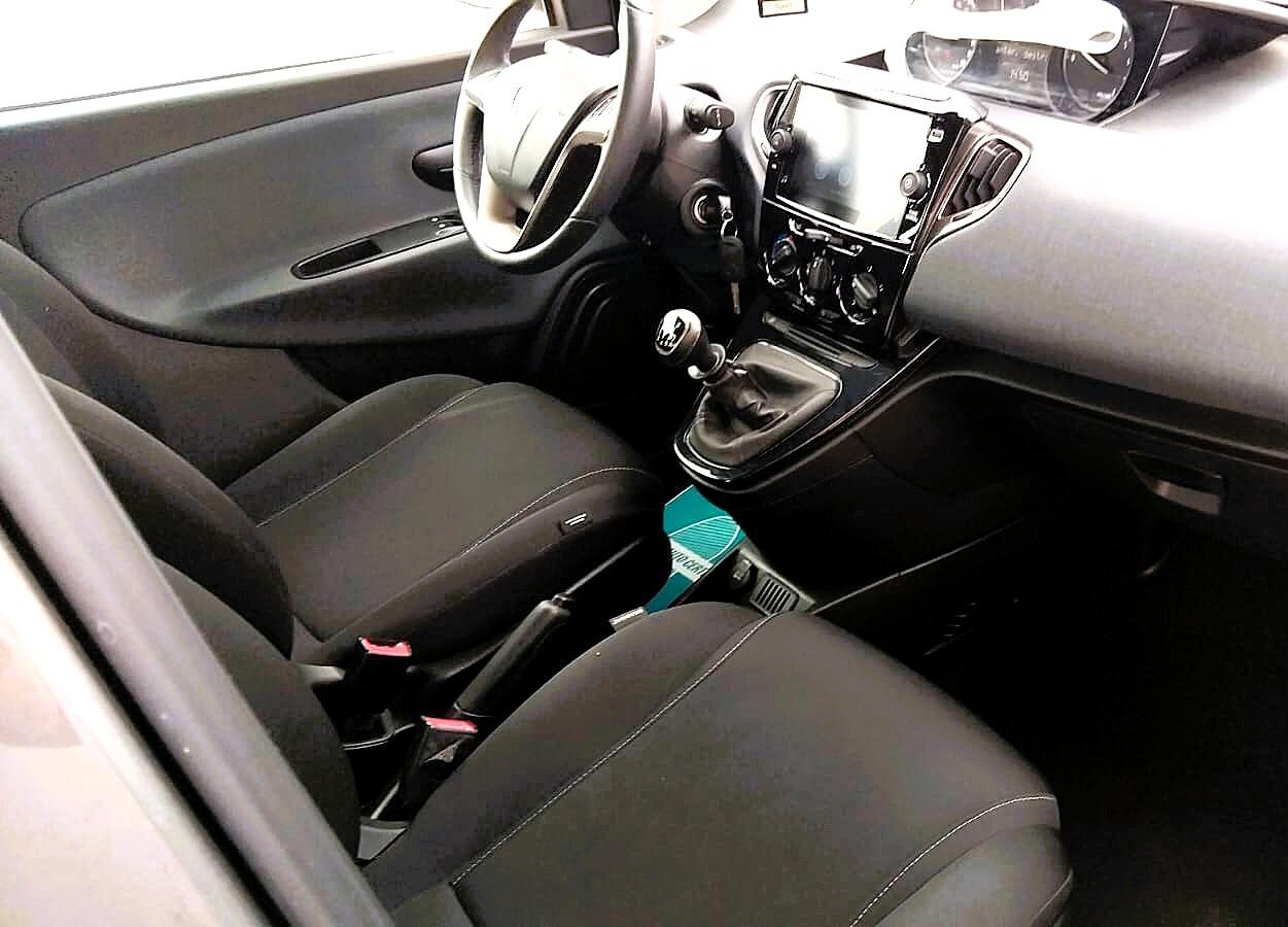 Lancia Ypsilon 1.0 FireFly 5 porte S&S Hybrid Silver