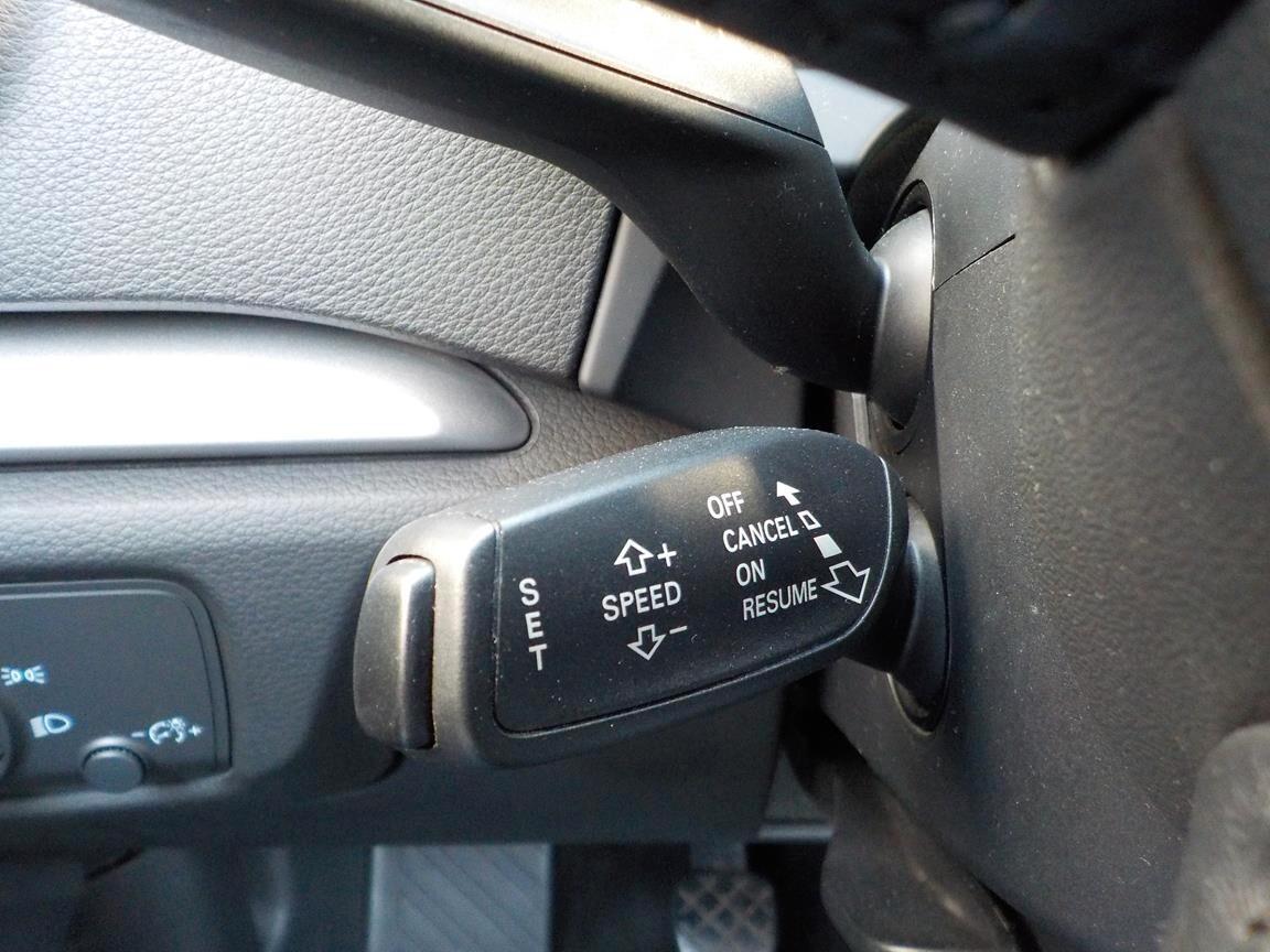 Audi A3 Sedan 1.6 TDI clean diesel Young
