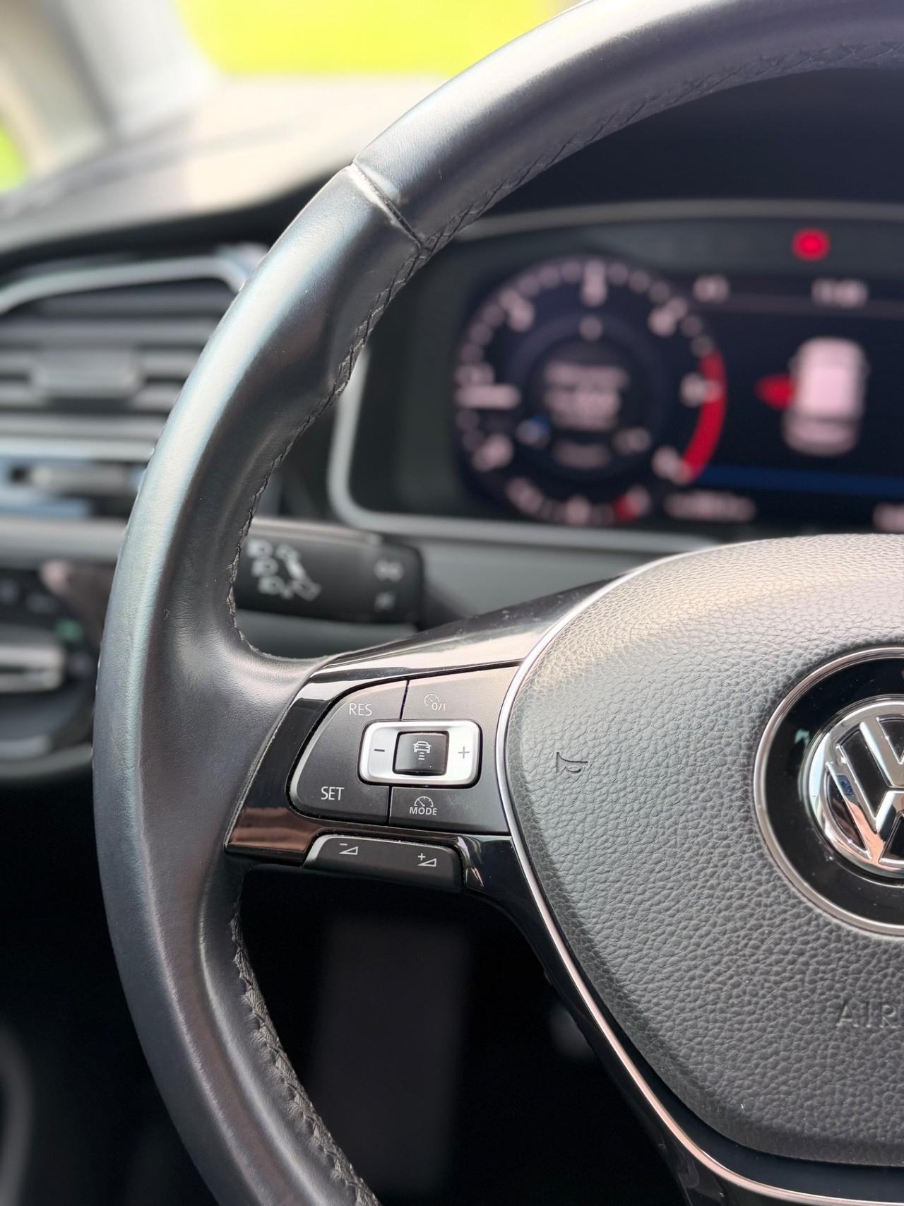 Volkswagen Tiguan 2.0 TDI R-Line SCR 4MOTION Advanced BlueMotion Technology