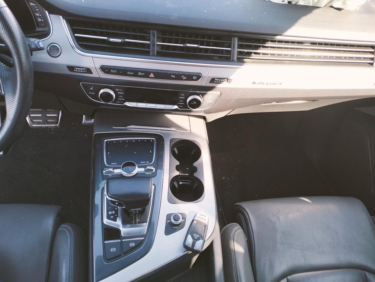 Audi Q7 50 3.0 TDI quattro S-Line 7 posti - SINISTRATA - NO EXPORT -