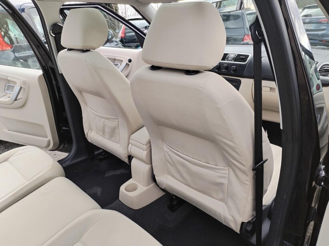 Skoda Roomster 1.4 16V Sport 90000km tetto panoramico consegna con manutenzioni fatte