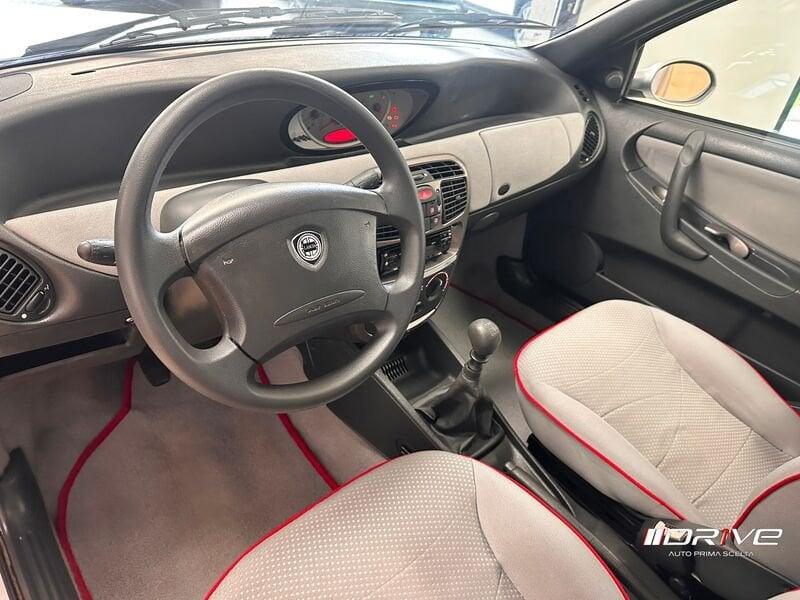 Lancia Y 1.2i cat Elefantino Blu