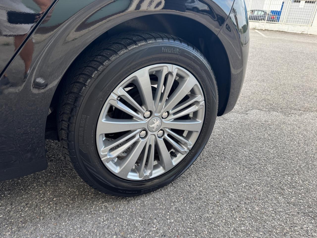 Peugeot 208 2015 5 porte neopatentati