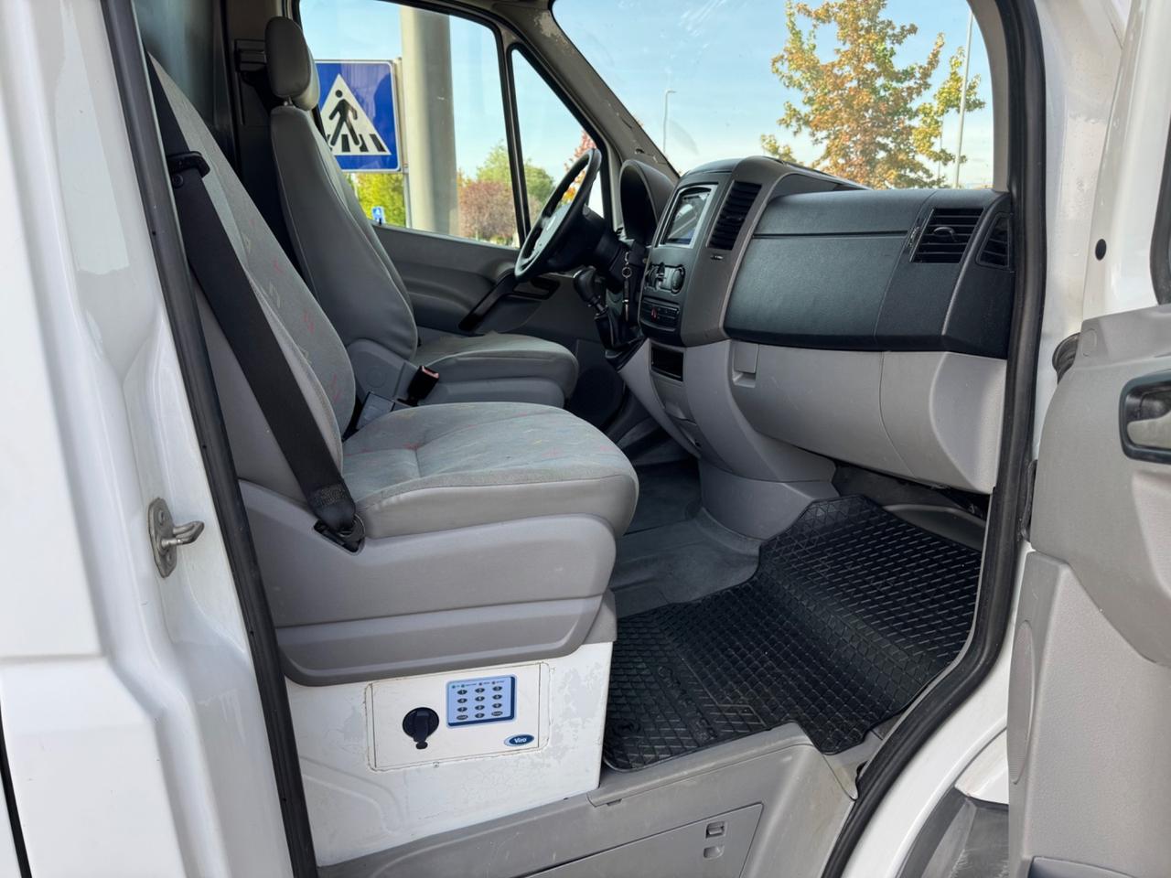 VOLKSWAGEN CRAFTER 2.5 TDI 109 CV – TETTO ALTO – PASSO LUNGO
