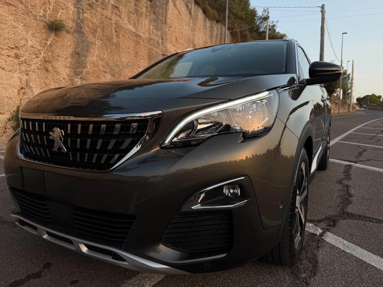 Peugeot 3008 ALLURE/1.6 120CV/PELLE/18"/CAR PLAY