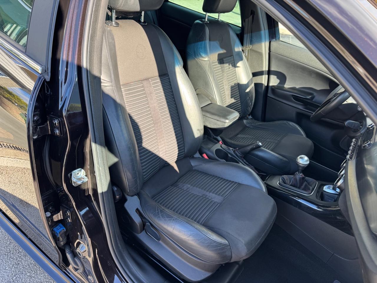 Alfa Romeo Giulietta 1.6 JTDm-2 105 CV, NERO ETNA, SEDILI SPORTIVI