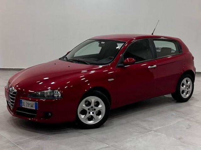 Alfa Romeo 147 1.9 JTD M-JET 16V 5 porte Black Line
