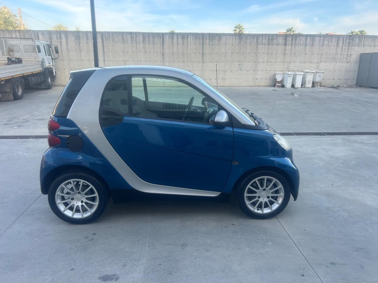 Smart ForTwo 1000 52 kW coupé limited one