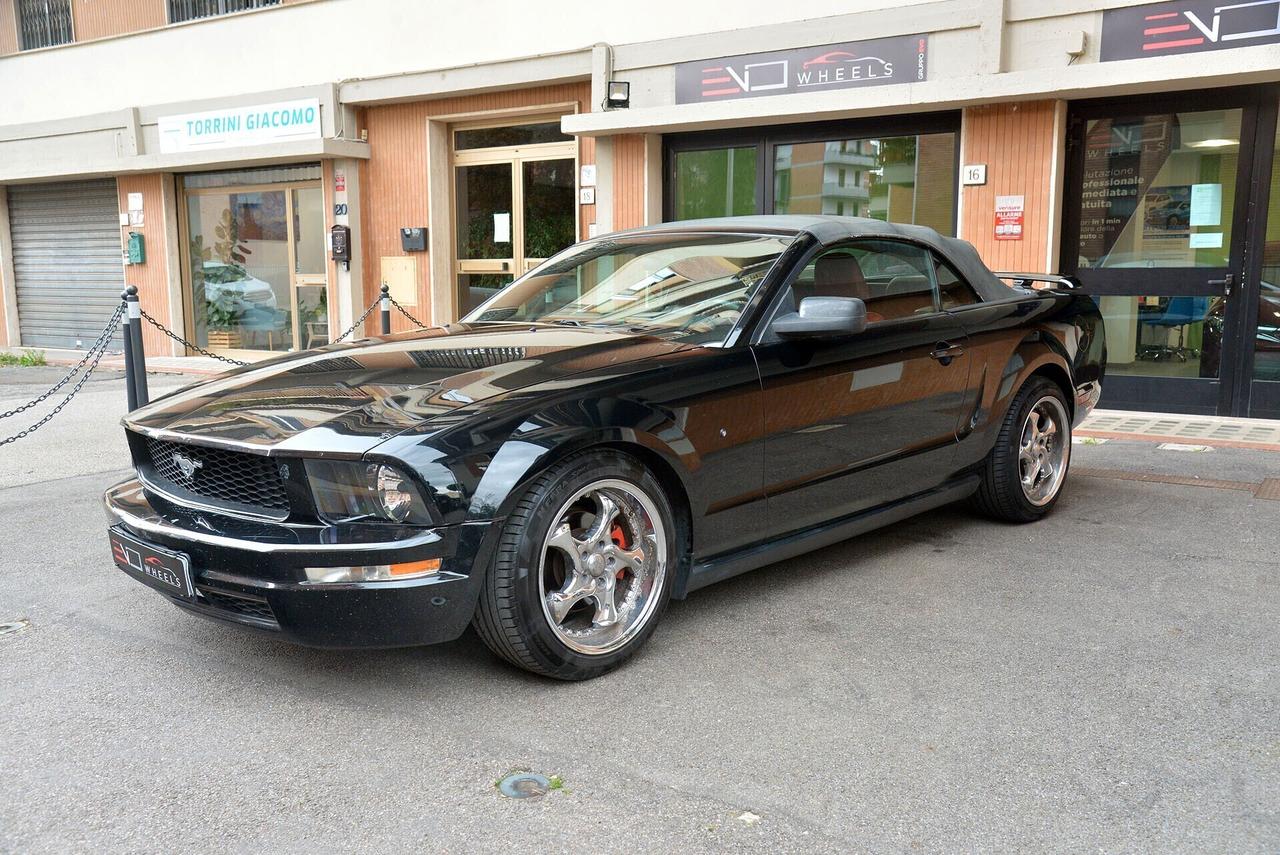 Ford Mustang 4.0 V6 cabrio a Firenze