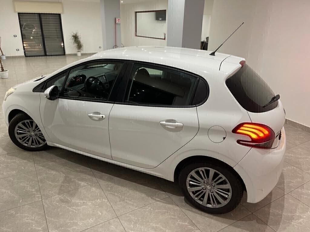 Peugeot 208 BlueHDi 75 5 porte Allure