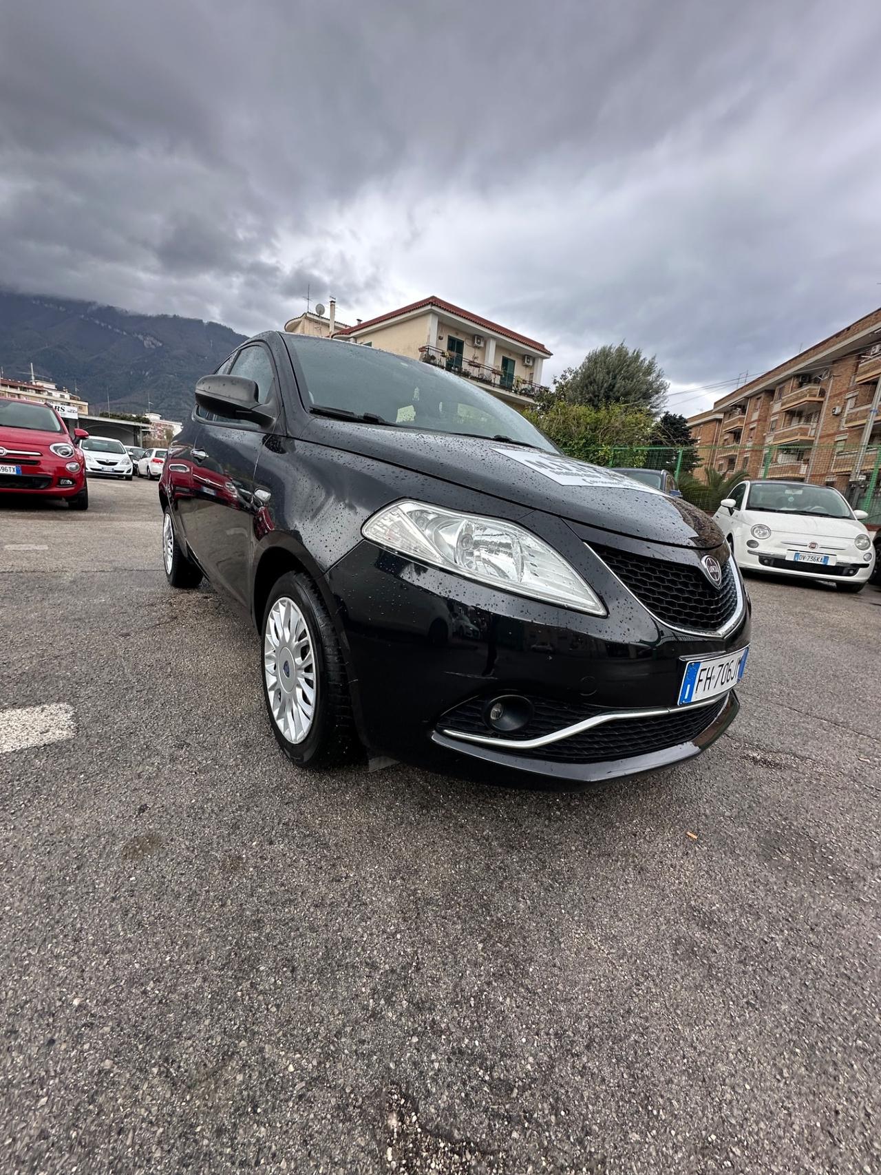 Lancia Ypsilon 1.2 69 CV 5 porte Unyca