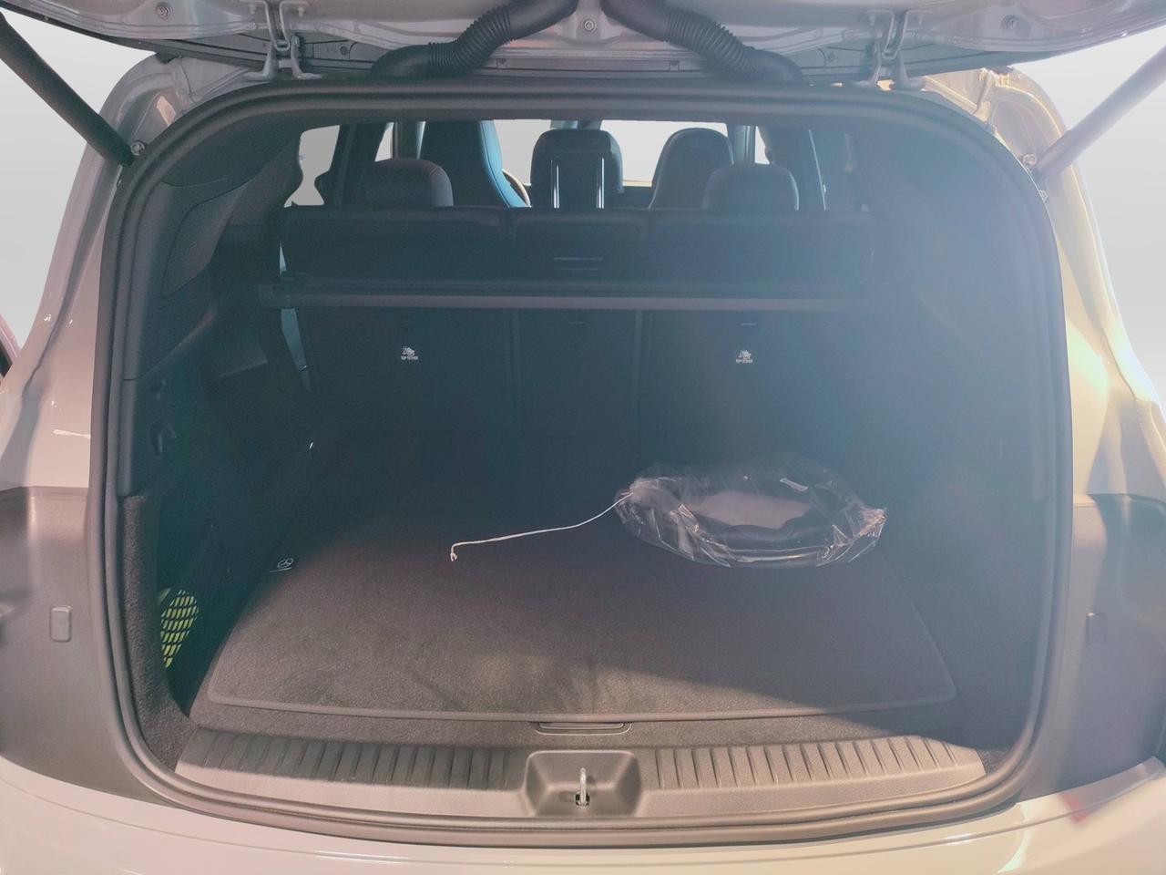 Mercedes-Benz GLB 250+ con tecnologia EQ