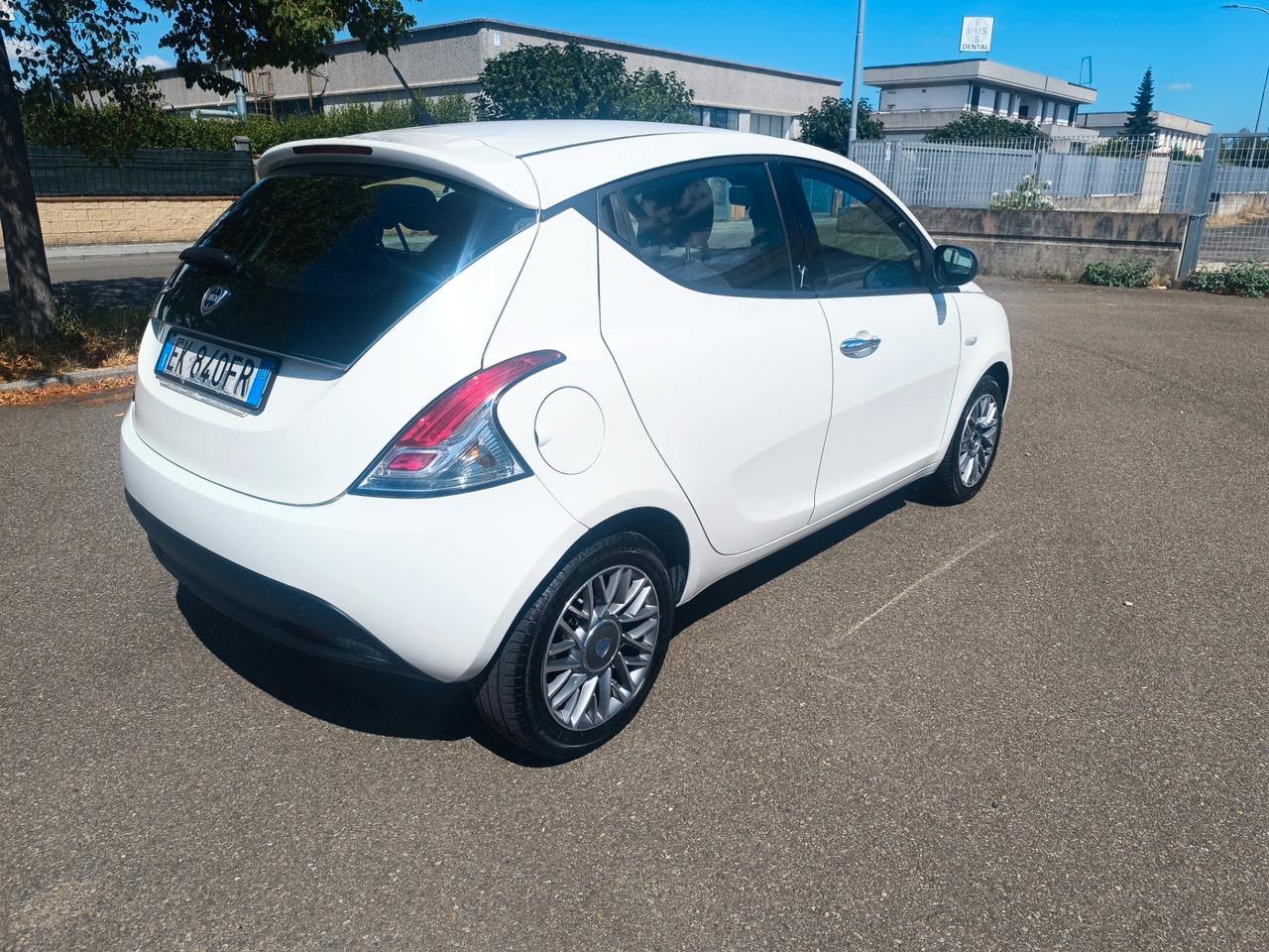 Lancia Ypsilon 1.3 MJT 75 CV SOLAMENTE 129.000 KM