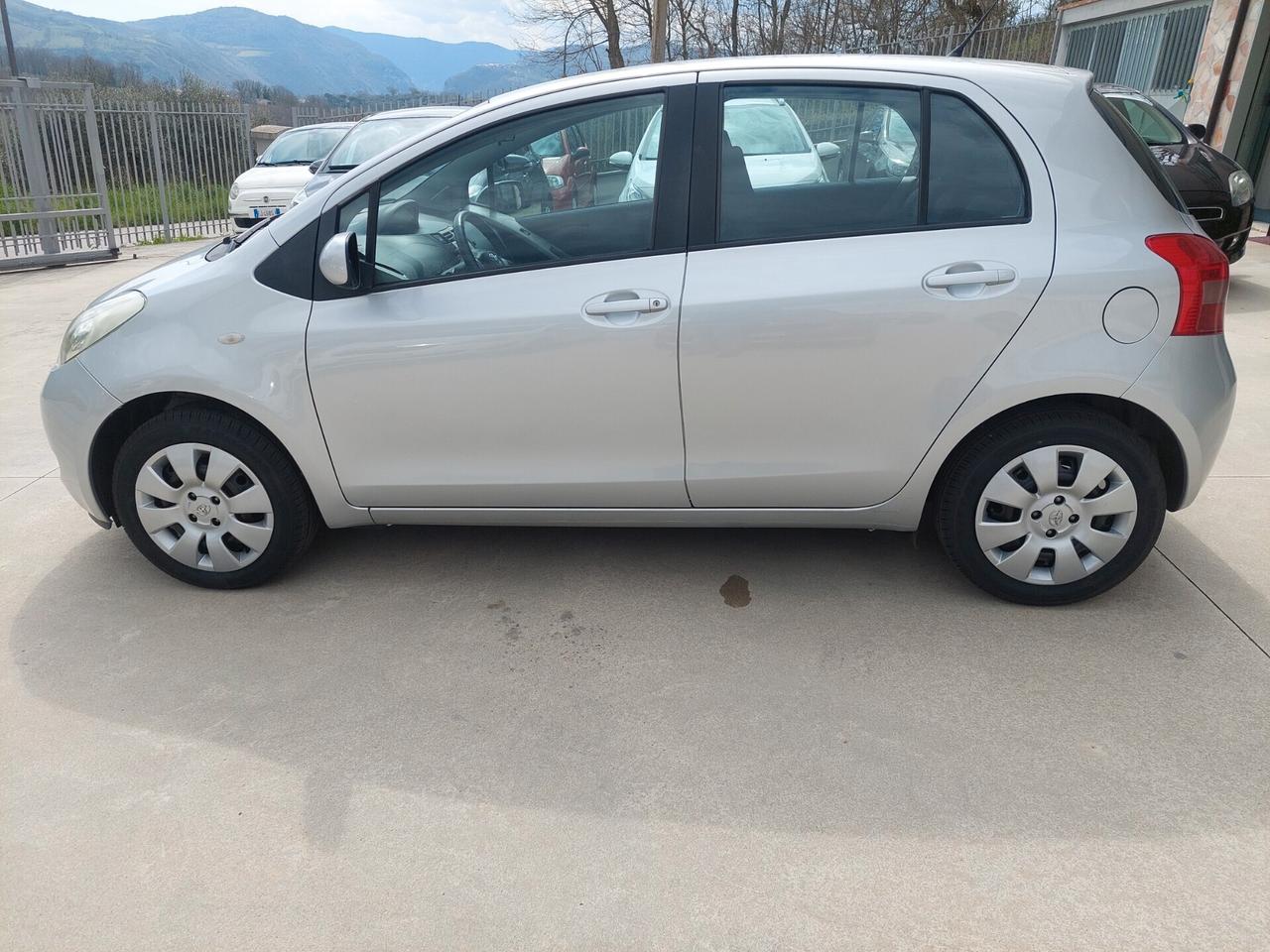 Toyota Yaris 1.0 benzina 5 porte Sol