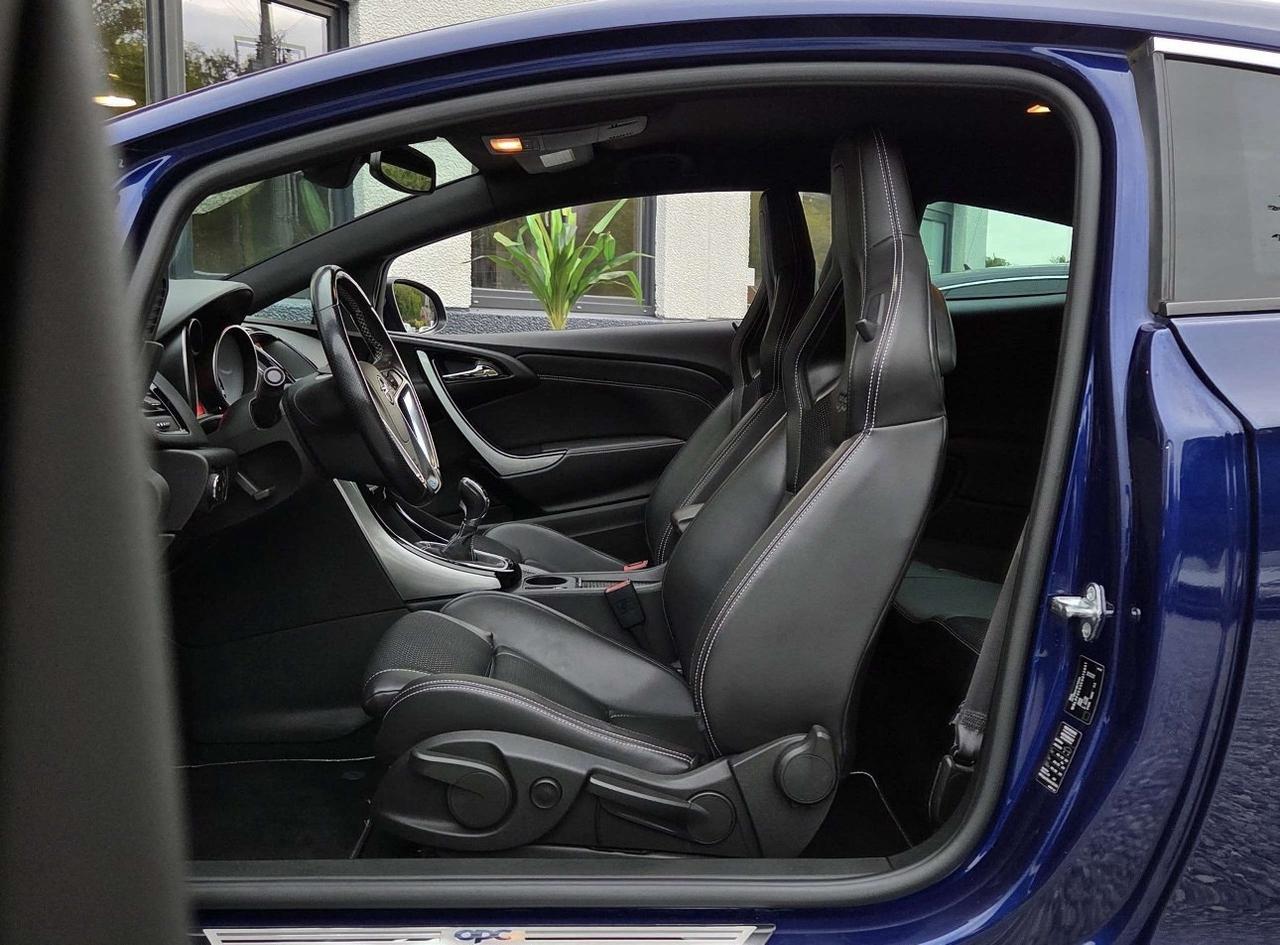 Opel Astra GTC 2.0 Turbo 280CV S&S 3p. OPC