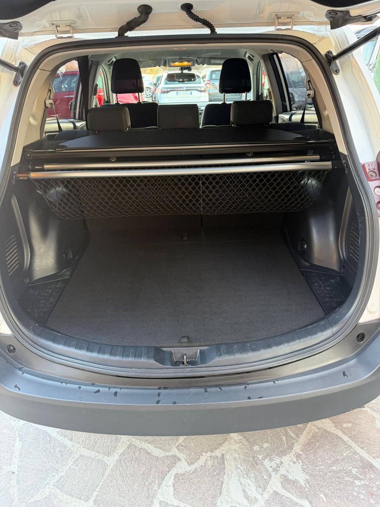 Toyota RAV 4 RAV4 2.0 D-4D 2WD Style White Ed. Neopatentati