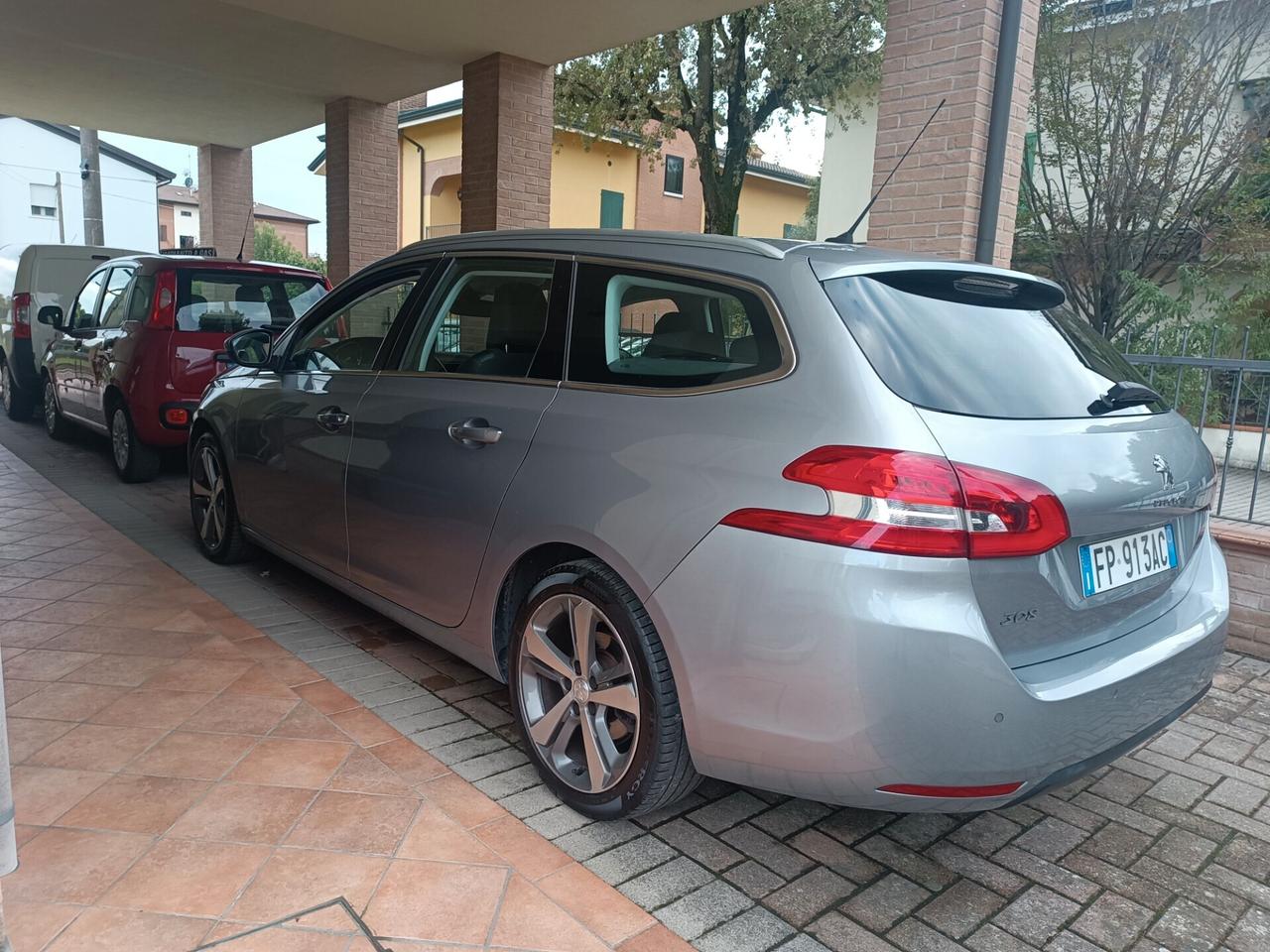 Peugeot 308 BlueHDi 150 S&S SW Allure