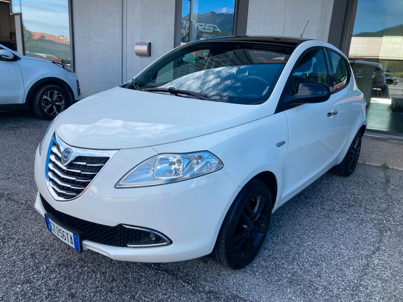 Lancia Ypsilon 1.2 69 CV 5 porte S&S Silver