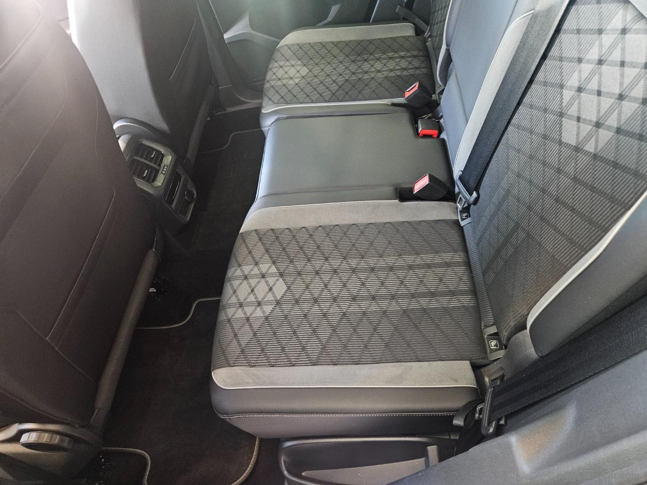 VOLKSWAGEN Tiguan 2.0 TDI 150CV SCR DSG R-Line