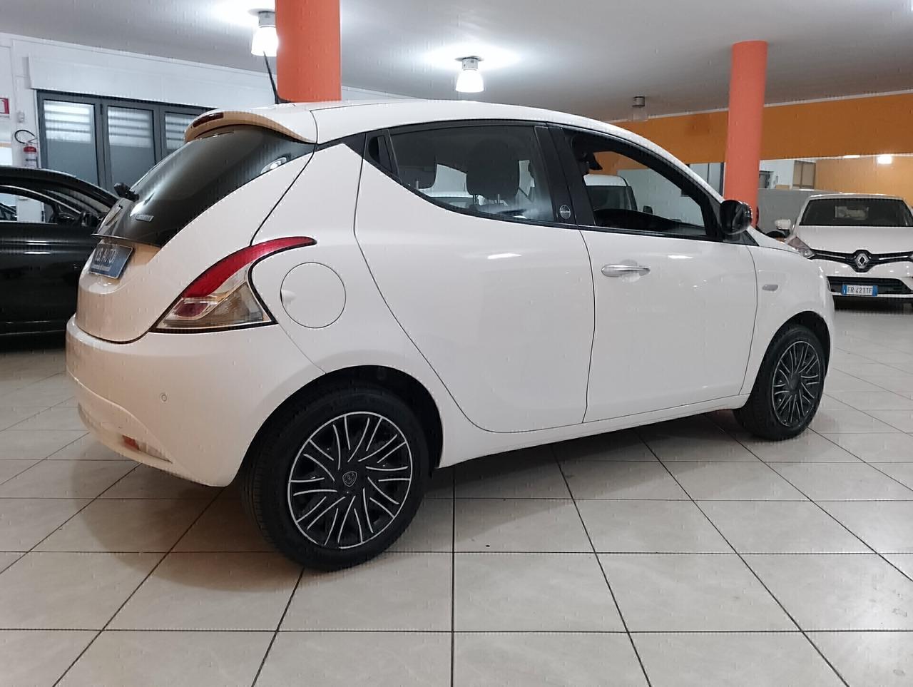 Lancia Ypsilon 1.0 FireFly 5 porte S&S Hybrid Ecochic Gold