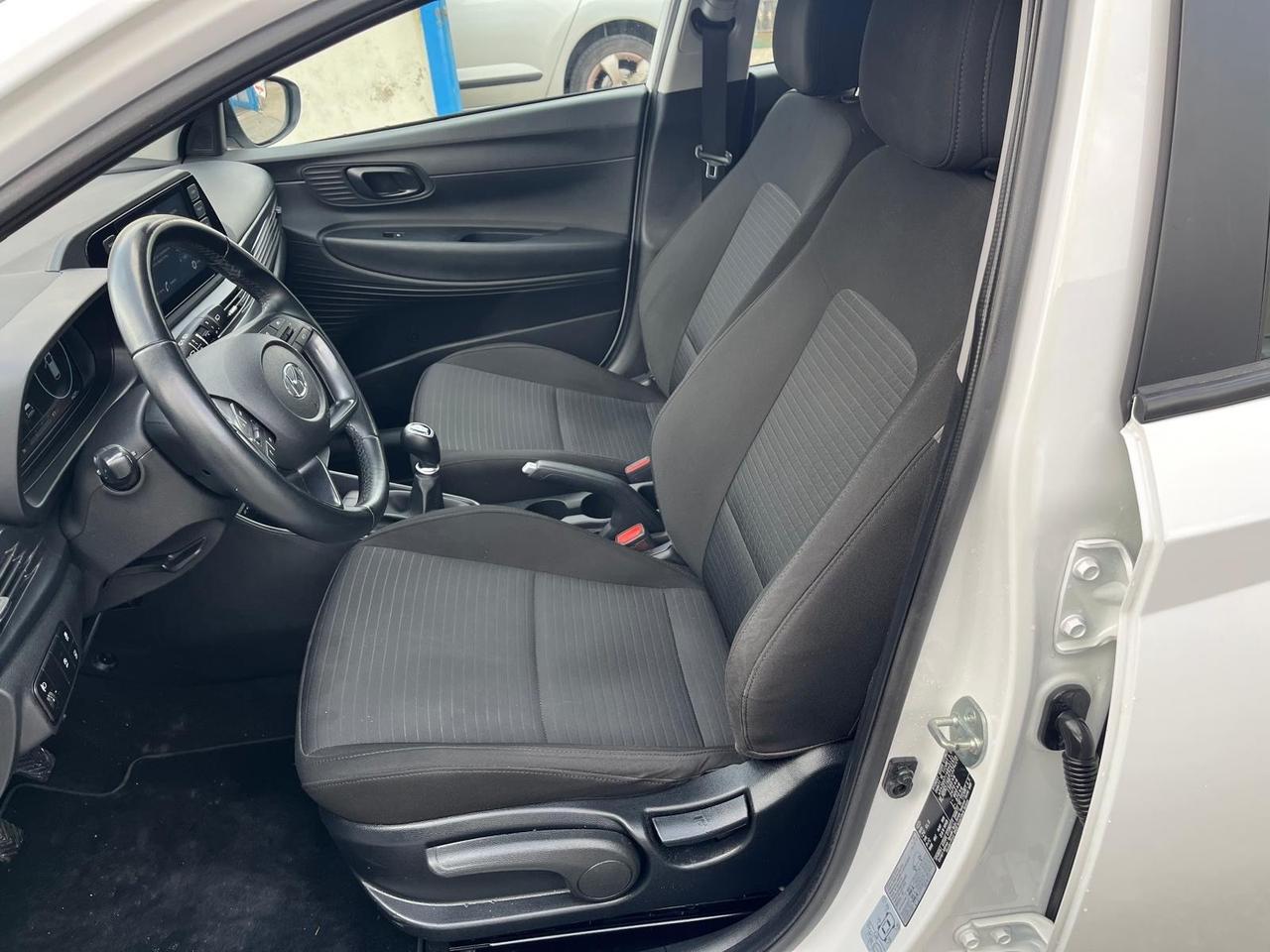 Hyundai i20-1.2 benz-full-2023