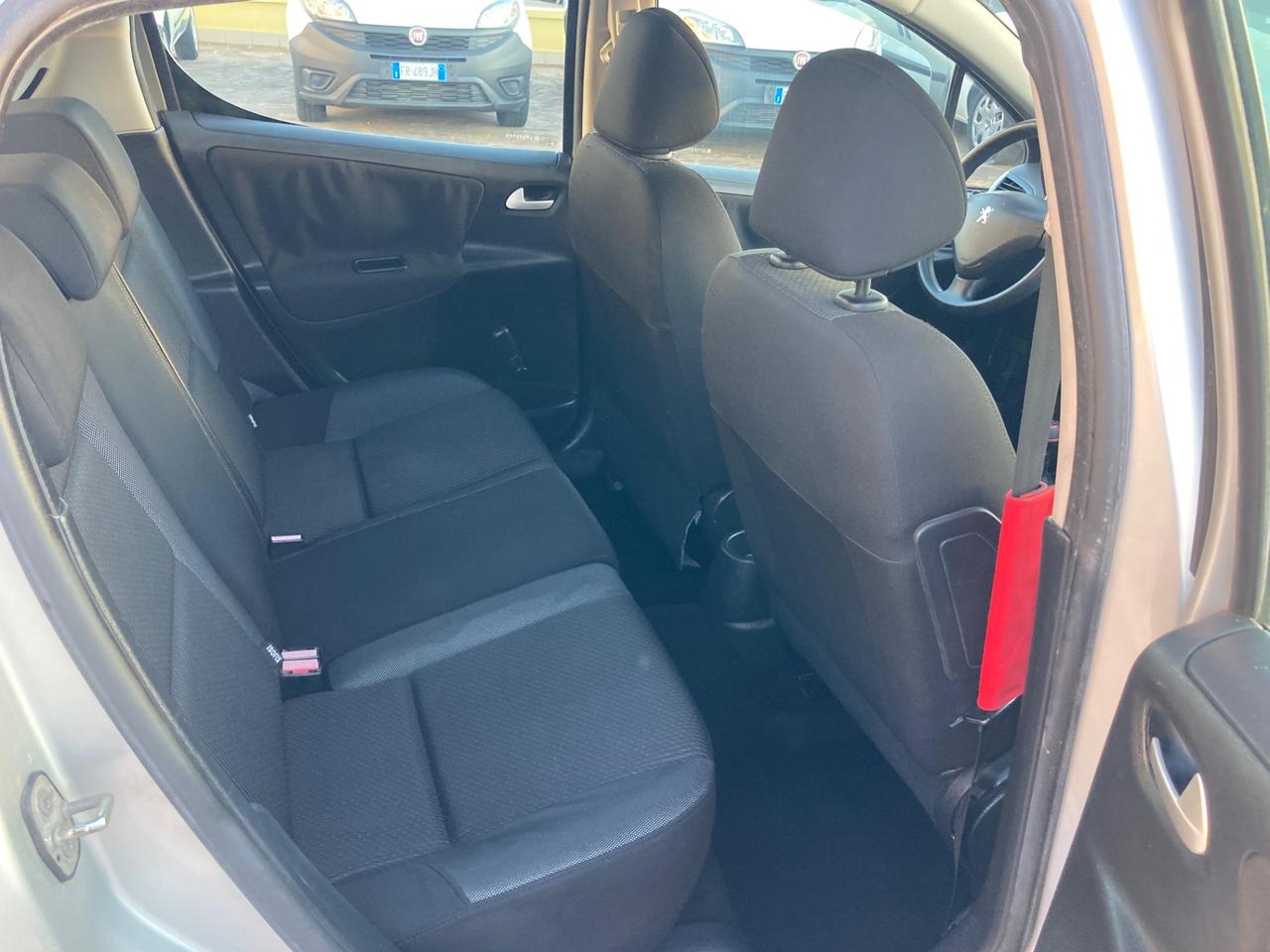 Peugeot 207 1.4 HDi 70CV 5p.