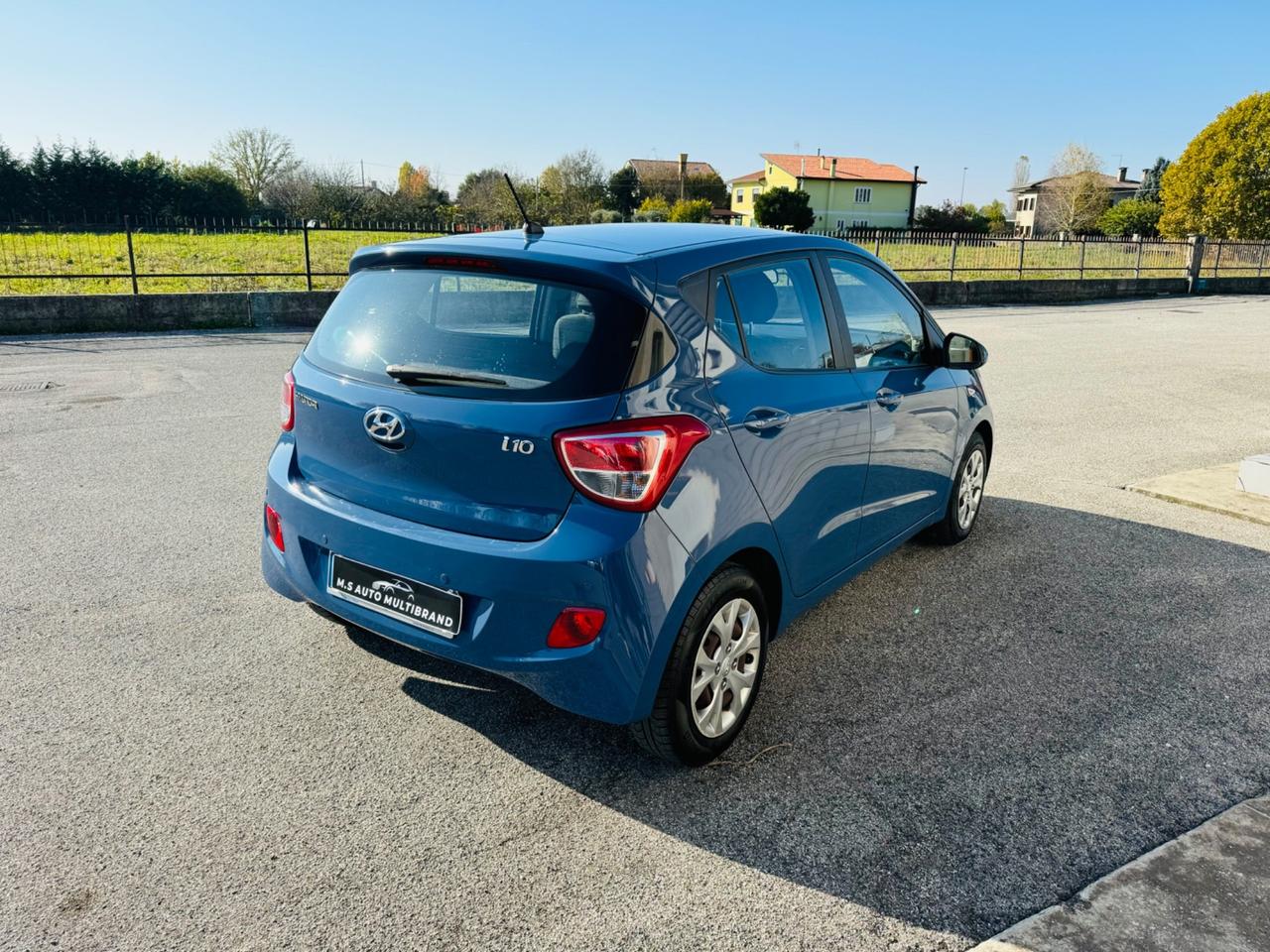 Hyundai i10 1.0 benzina 2015 140.000 km neo patentati garanzia 12 mesi