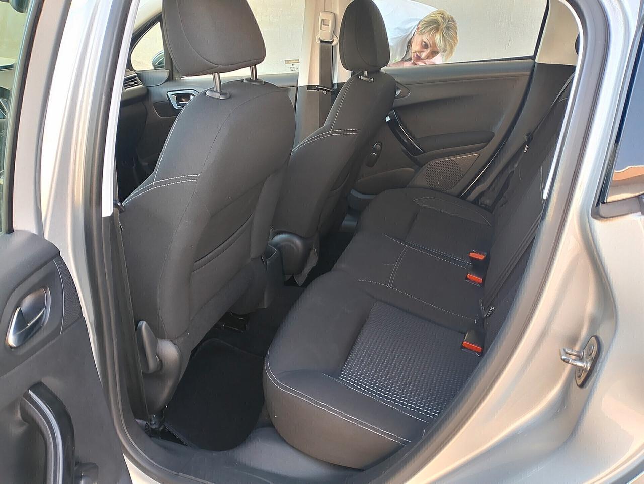 Peugeot 208 BlueHDi 75 Allure neo patentati