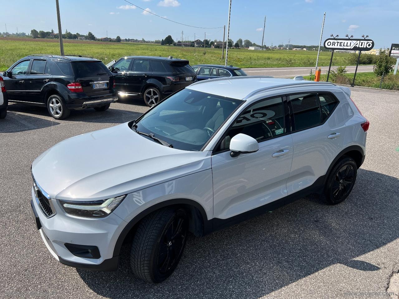 VOLVO XC40 D3 AWD Geartronic Momentum Pro IVA DEDUCIBILE