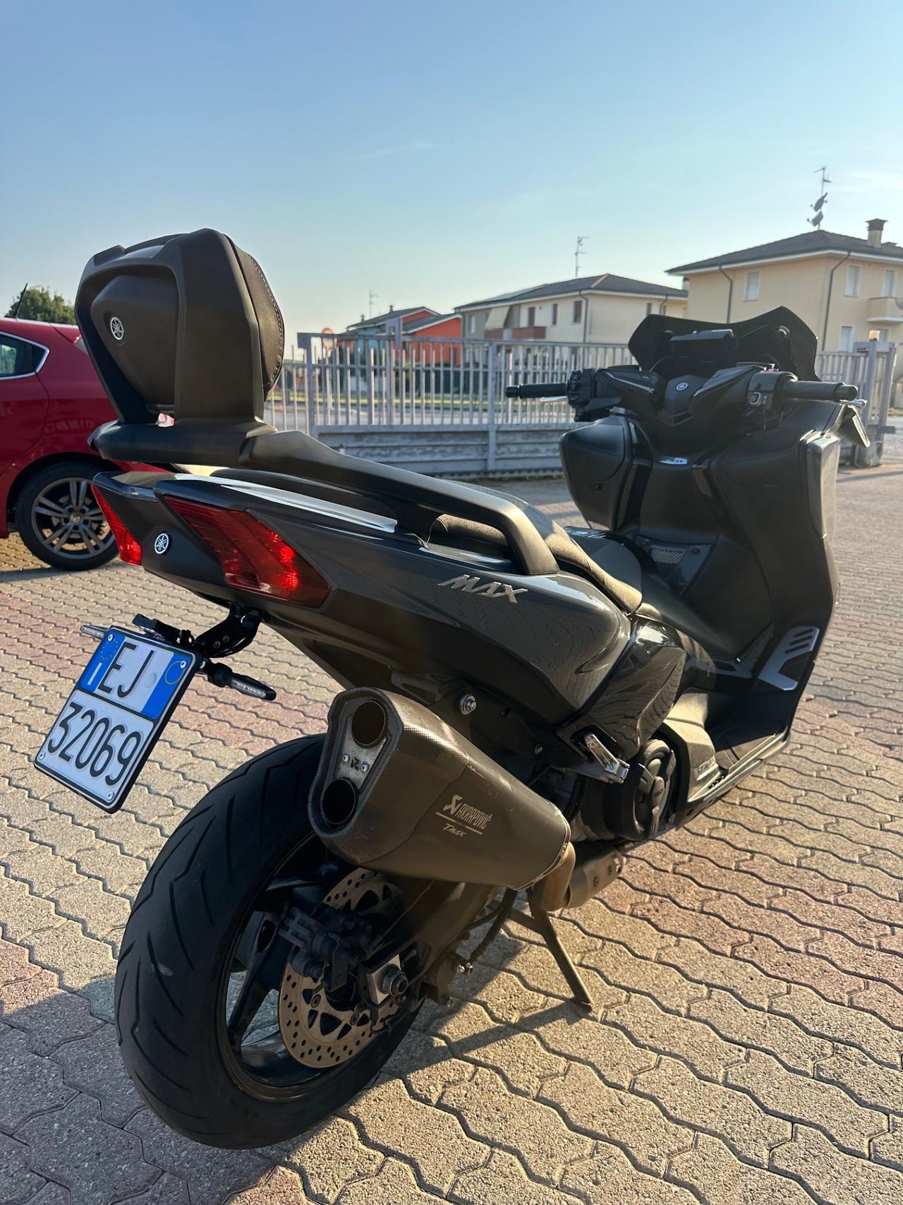 Yamaha TMAX SX