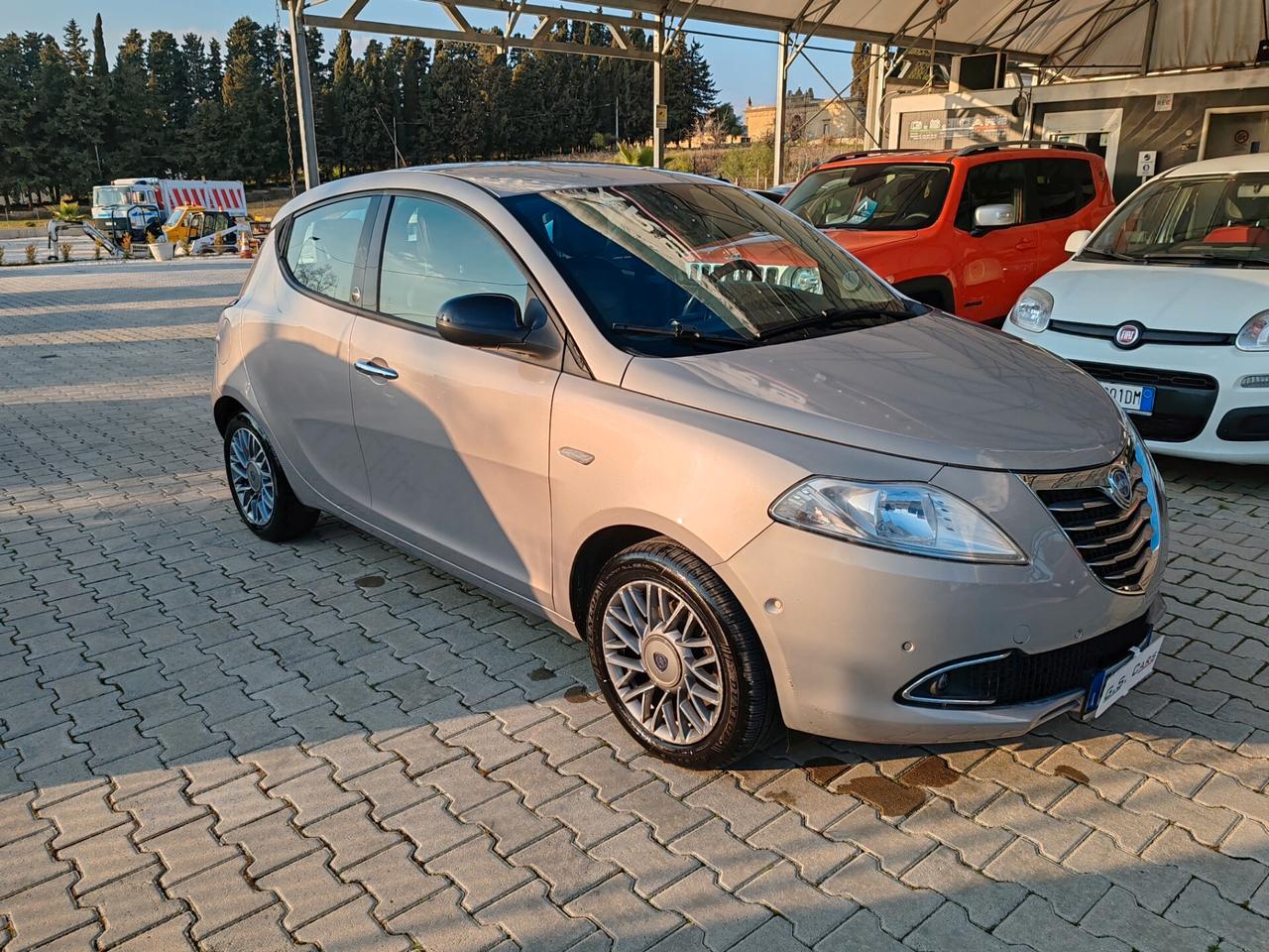 Lancia Ypsilon 1.2 BENZINA GPL