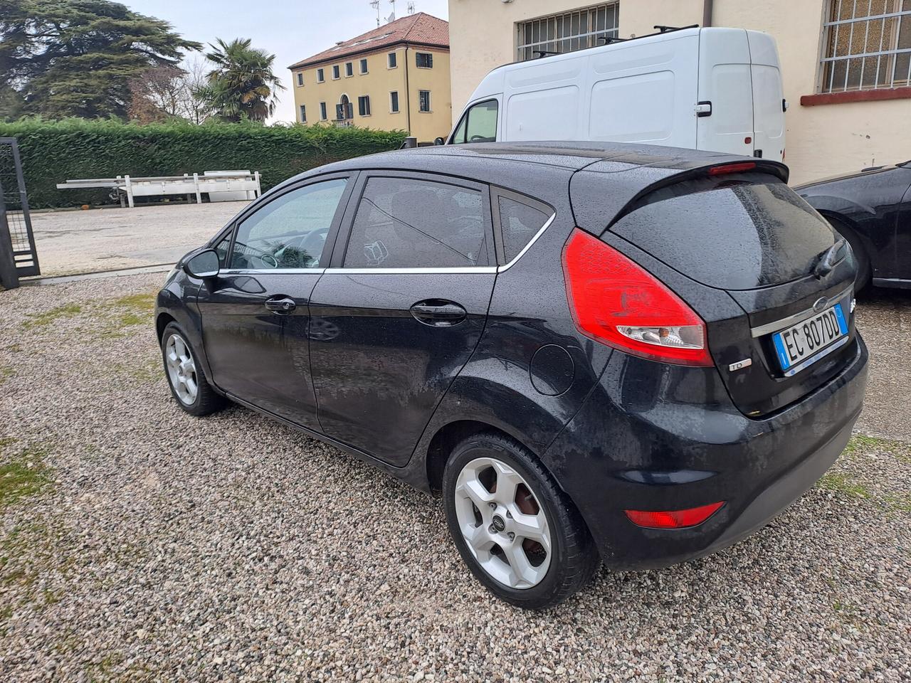 Ford Fiesta 1.4 TDCi 68CV 5 porte Titanium