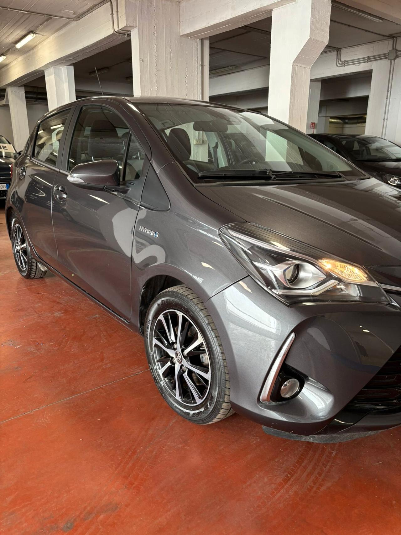 Toyota Yaris 1.5 Hybrid 5 porte Business