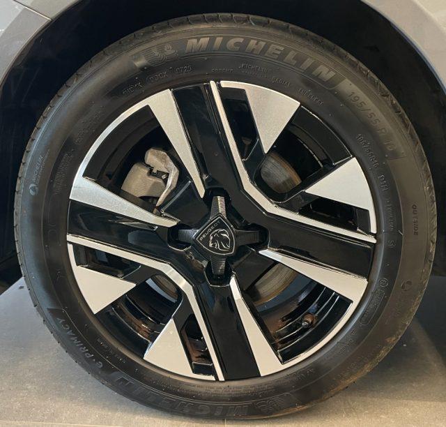 PEUGEOT 208 1.2 PureTech 100 CV Allure