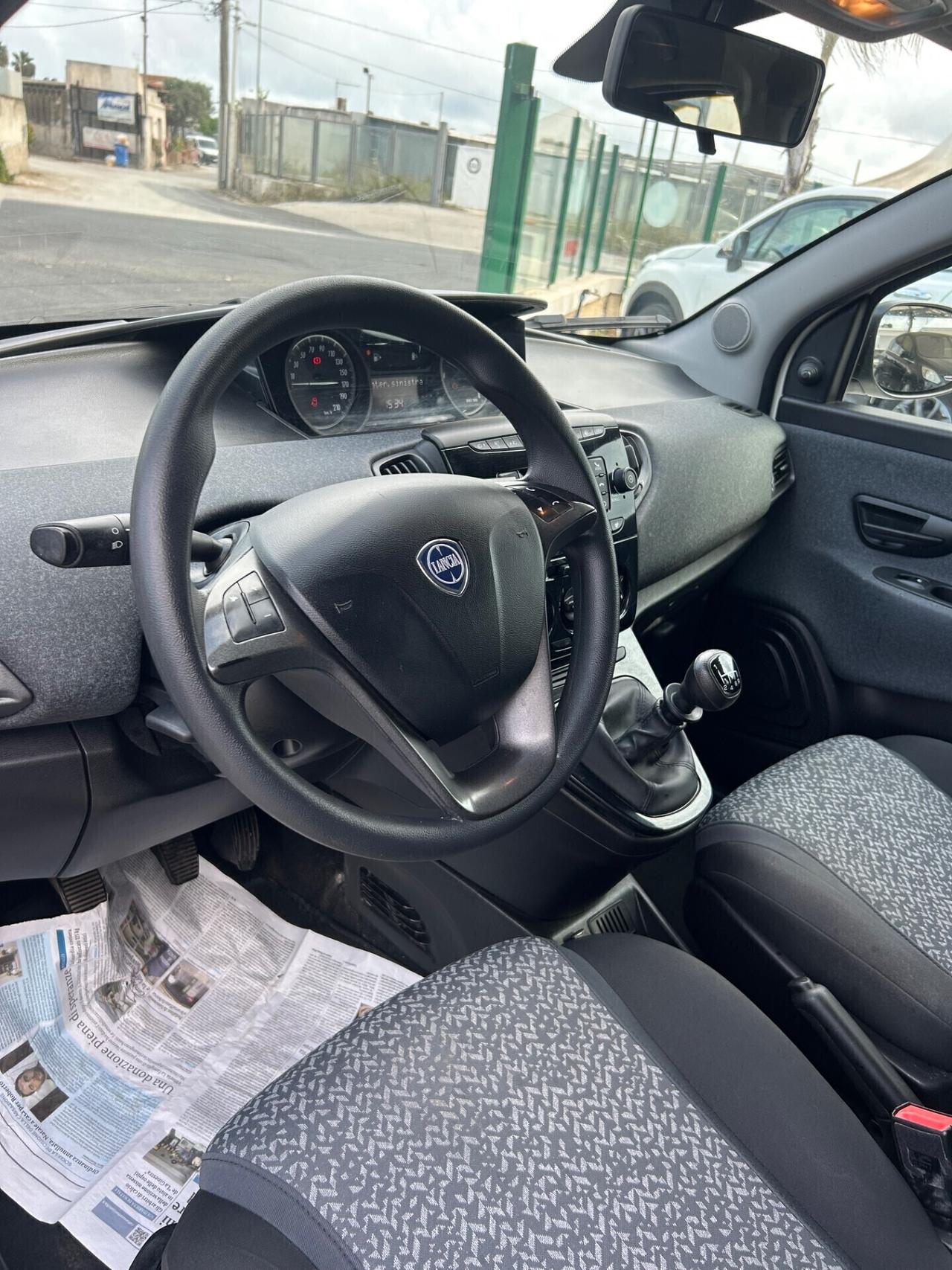 Lancia Ypsilon 1.0 FireFly 5 porte S&S Hybrid Ecochic Silver
