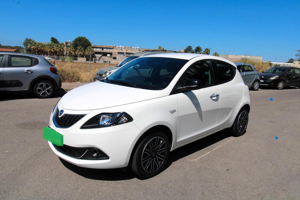 Lancia Ypsilon 1.0 FireFly 5 porte S&S Hybrid Alberta Ferretti